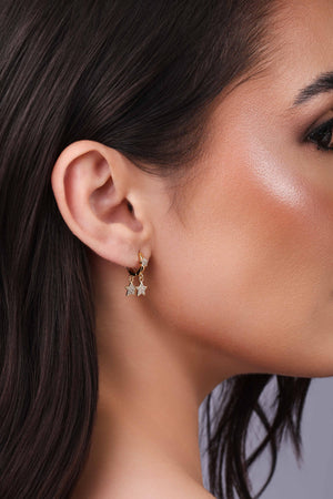 Brinco Argola Click Estrelas Cravejadas Cristal 1.9 cm Banhado a Ouro 18K