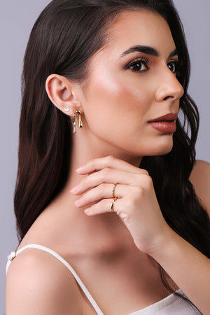 Brinco Argola Click Orgânica Derretida Cravejado Cristal 2.8 cm Banhado a Ouro 18K