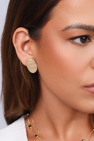 Brinco Oval Ondulado Liso Banhado a Ouro 18K