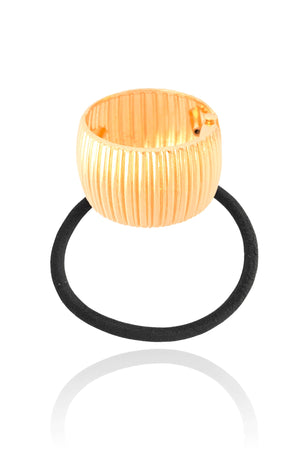 Pony Cuff Frisado Banho Dourado