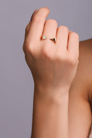 Anel Ajustável Cravejado Triangulo Tamanho M Banhado a Ouro 18k