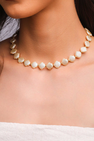 Chocker Mini Conchas Peroladas Banhado a Ouro 18K