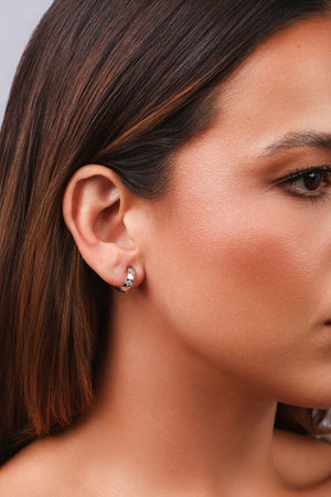 Brinco Argola Florzinha Cravejada Cristal Ródio Branco