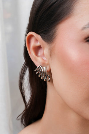 Brinco Seis Filetes Lisos Ródio Branco