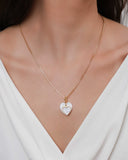 Pingente Madrepérola Coração Cravejado Cristal Banhado a Ouro 18K