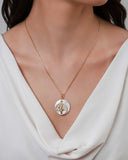 Pingente Madrepérola Árvore da Vida Cravejada Cristal Banhado a Ouro 18K