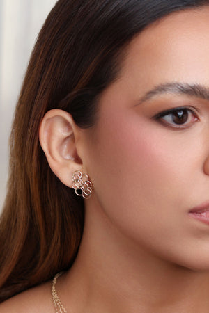 Brinco Circulos Vazados Entrelaçados Banhado a Ouro 18K