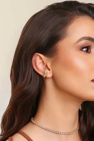 Ear Hook Fio Liso Flores Cravejadas Cristal Banhado a Ouro 18K