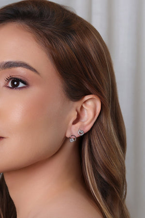 Brinco Duplo Circulo Ponto de Luz e Circulo Cravejado Cristal Ródio Branco