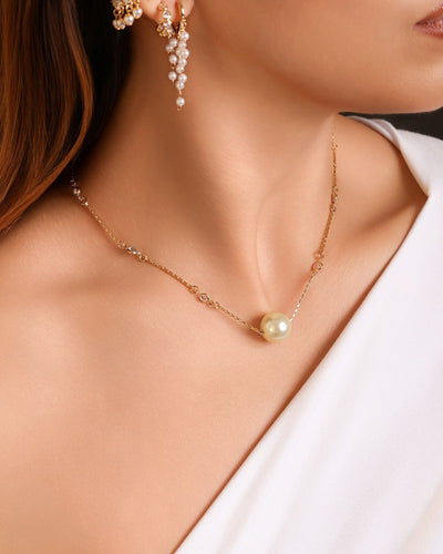 Colar Ponto de Luz com Pérola Banhado a Ouro 18K - 40 cm