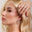 Brinco Orgânico Vazado Base Cravejada Cristal