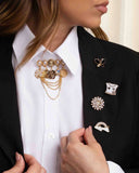 Broche Borboleta Esmaltado Preto com Detalhes Cravejado Cristal