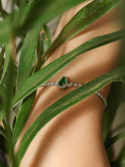 Pulseira Tennis Riviera Cristal Ajustável com Pingente Gota Verde Esmeralda Cravejada Cristal
