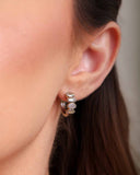 Brinco Argola Click com Detalhes Ovais Cravejados Cristal