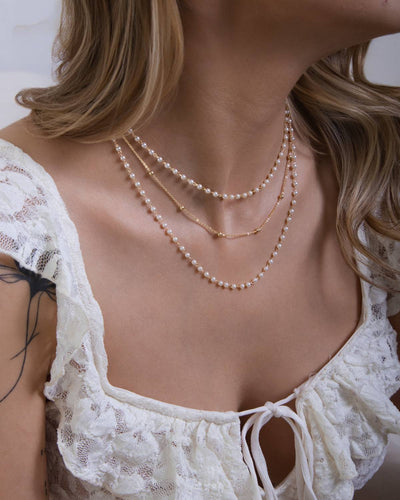 Choker Tripla Pérolas Shell com Corrente Bolinhas