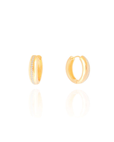 Brinco Argola Lisa Cravejada Cristal Banhado a Ouro 18K
