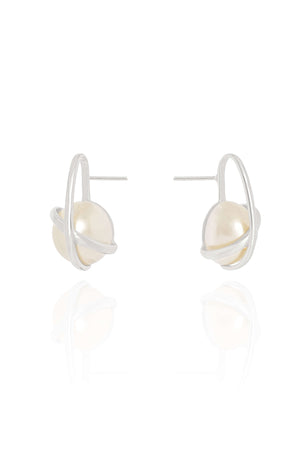 Brinco Meia Pérola Entrelaçadas Ródio Branco