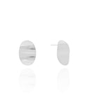 Brinco Oval Ondulado Liso Ródio Branco