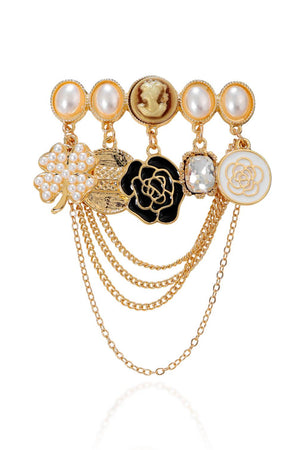 Broche Base Pérola, Camafeu e Flor Esmaltada com Trevo e Correntes