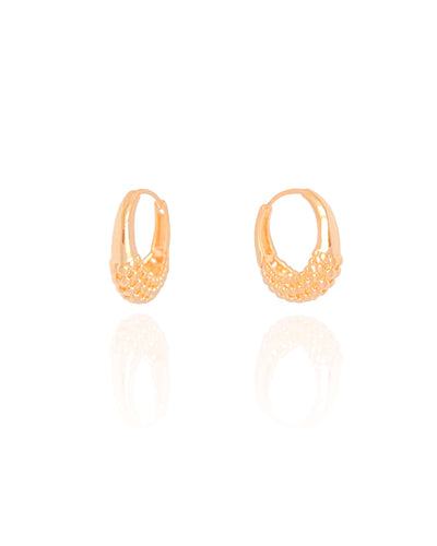 Brinco Argola Click Bolinhas Vazadas 1,9 cm Banhado a Ouro 18K