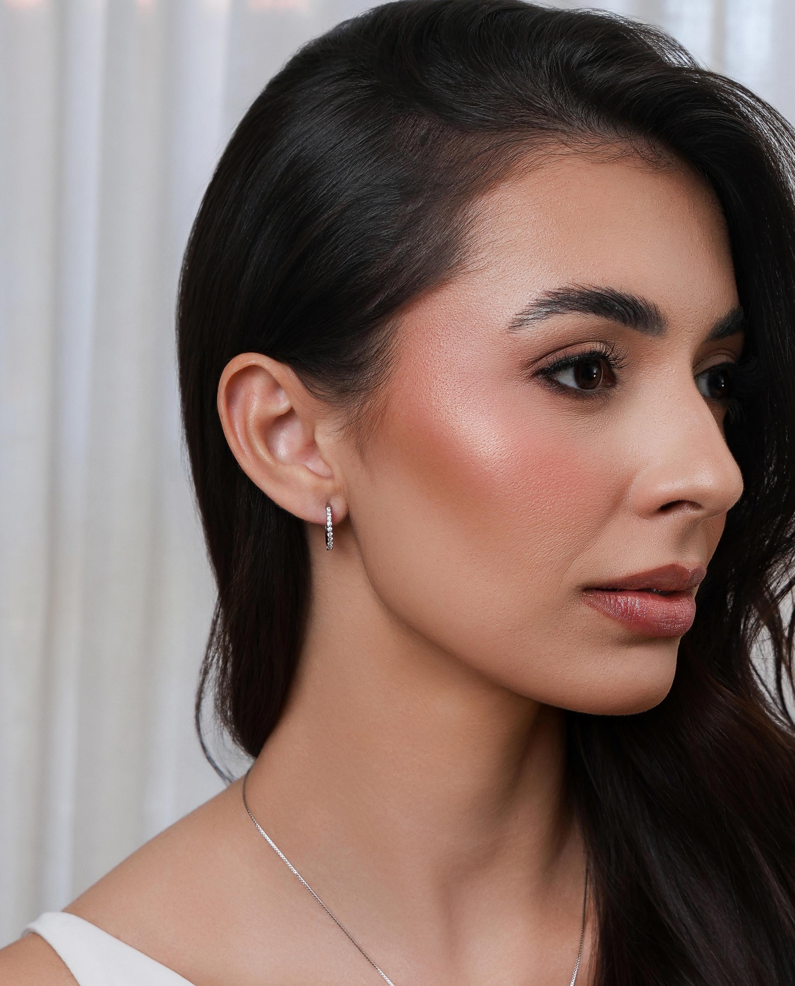 Brinco Argola Click Cravejada Cristal Ródio Branco