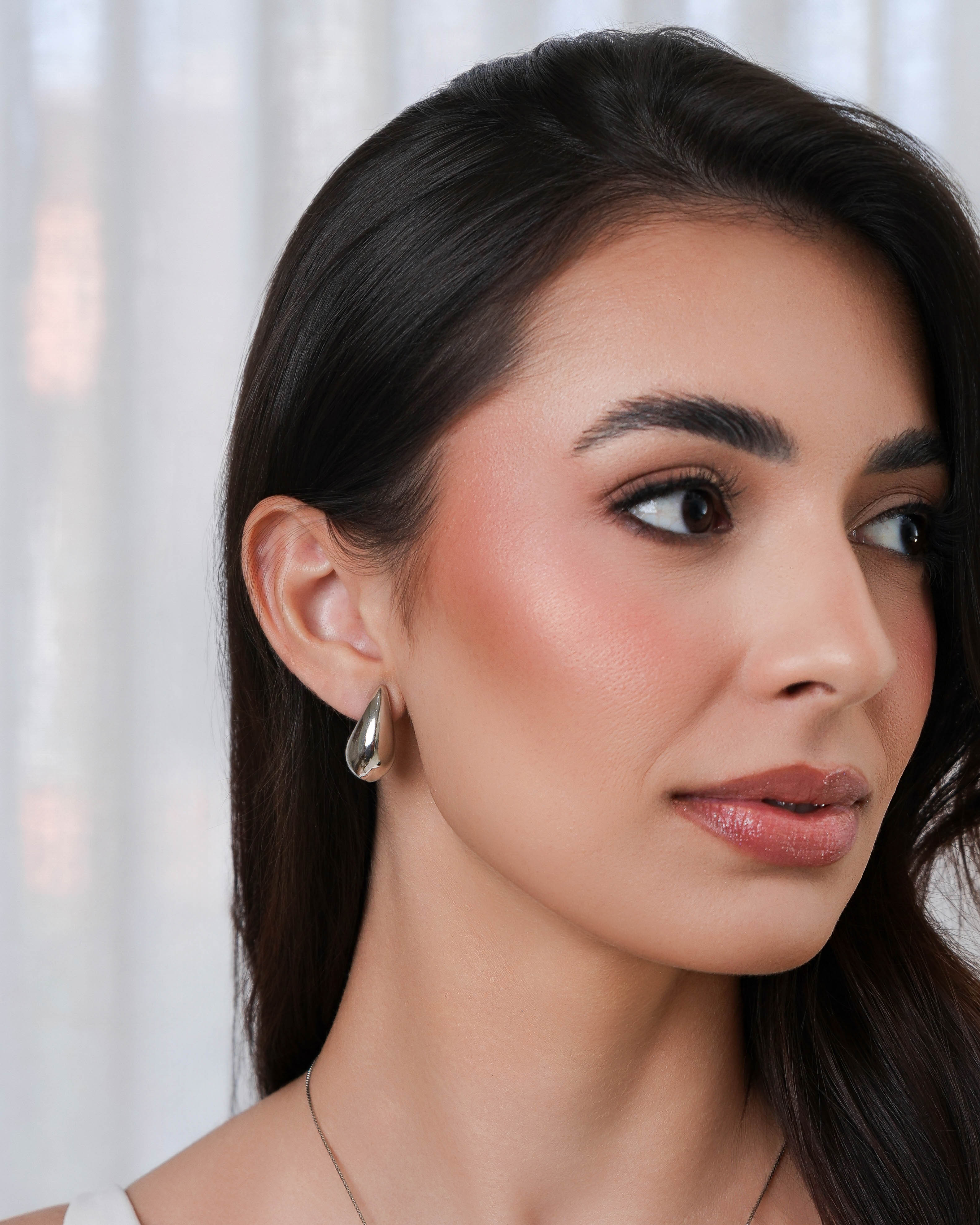 Brinco Gota Lisa ABS Ródio Branco