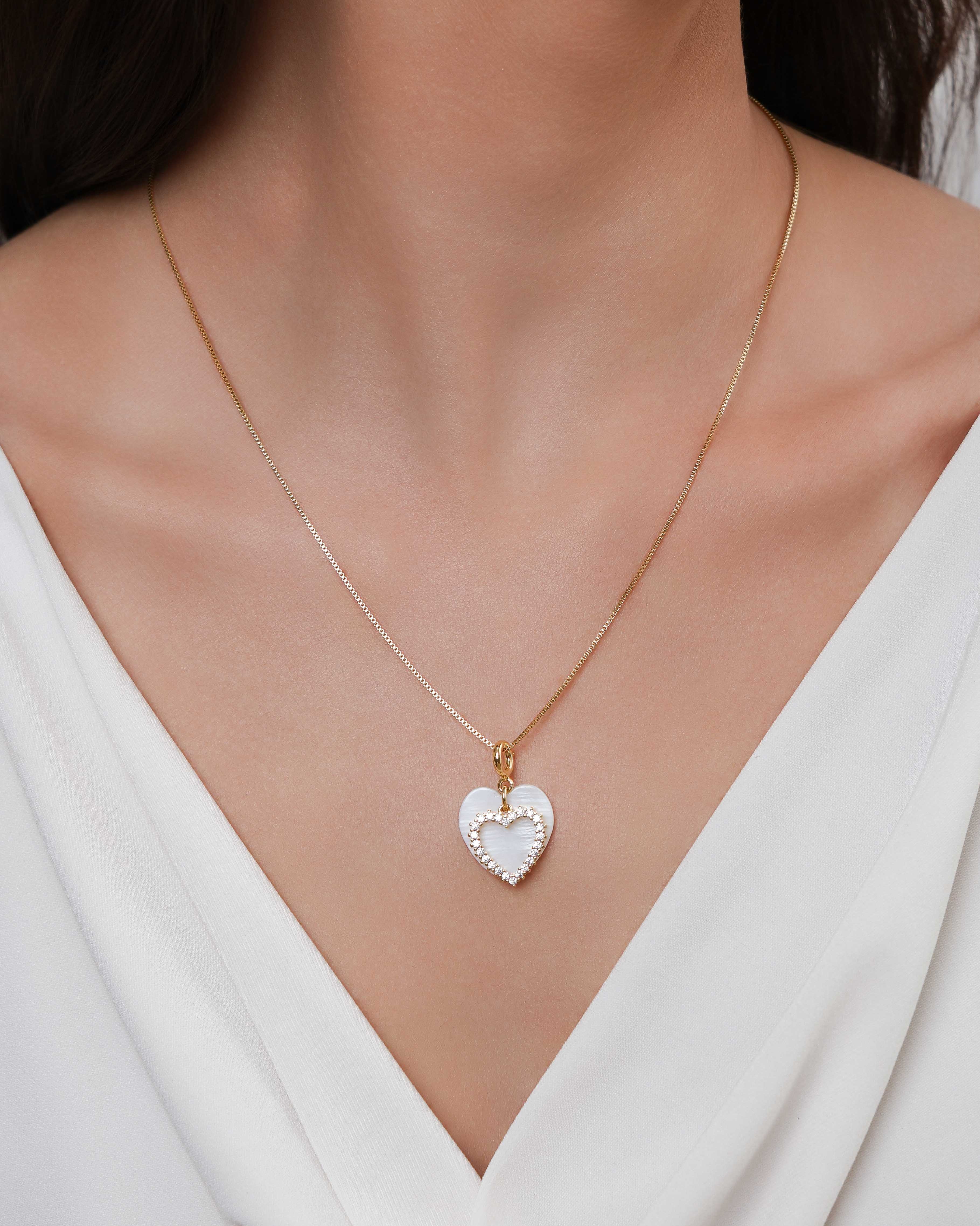 Pingente Madrepérola Coração Cravejado Cristal Banhado a Ouro 18K