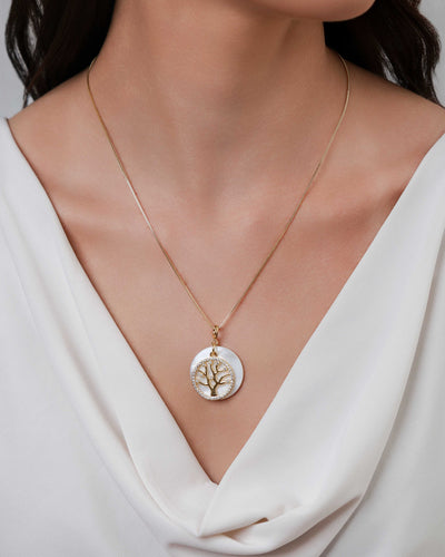 Pingente Madrepérola Árvore da Vida Cravejada Cristal Banhado a Ouro 18K
