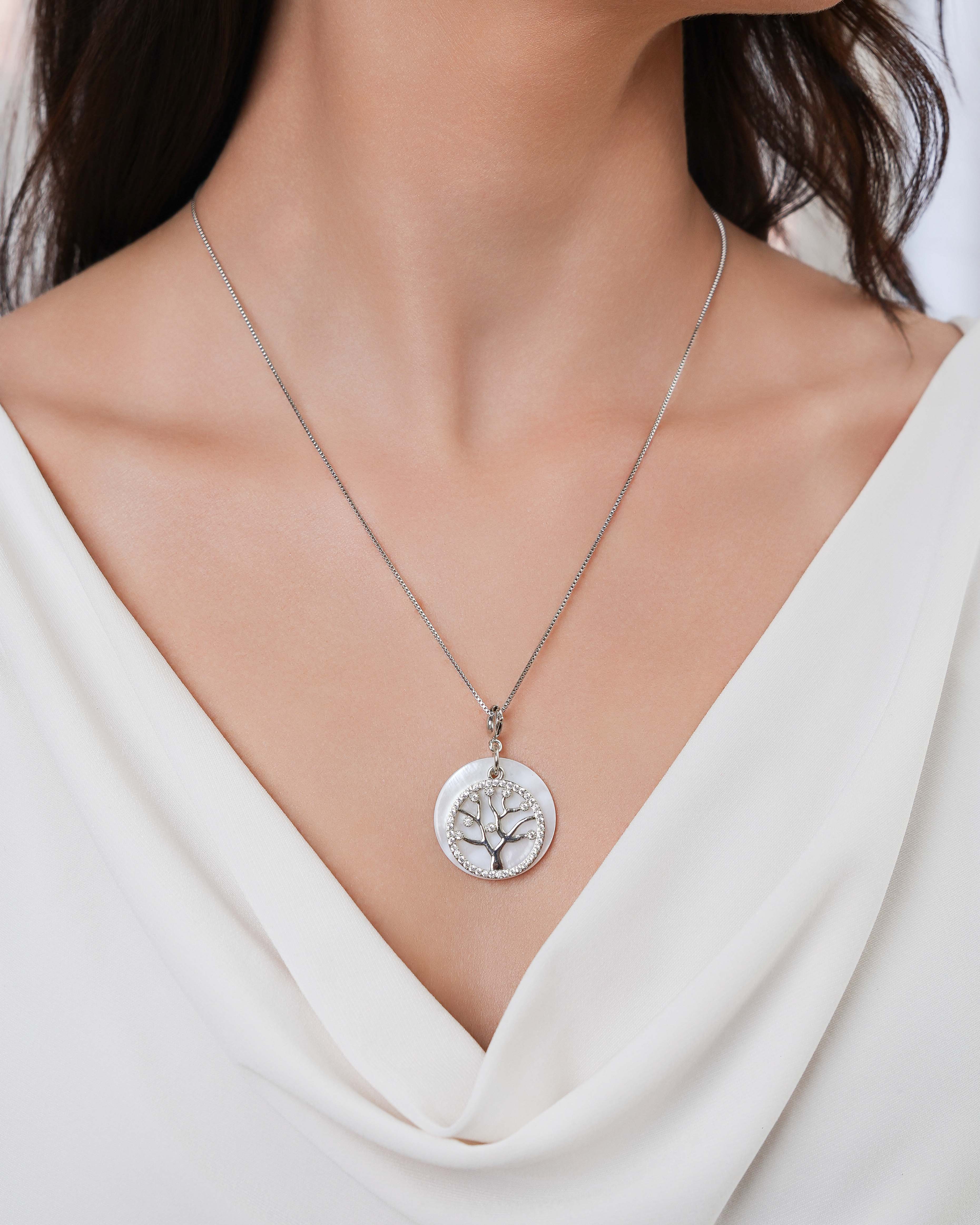 Pingente Madrepérola Árvore da Vida Cravejada Cristal Ródio Branco