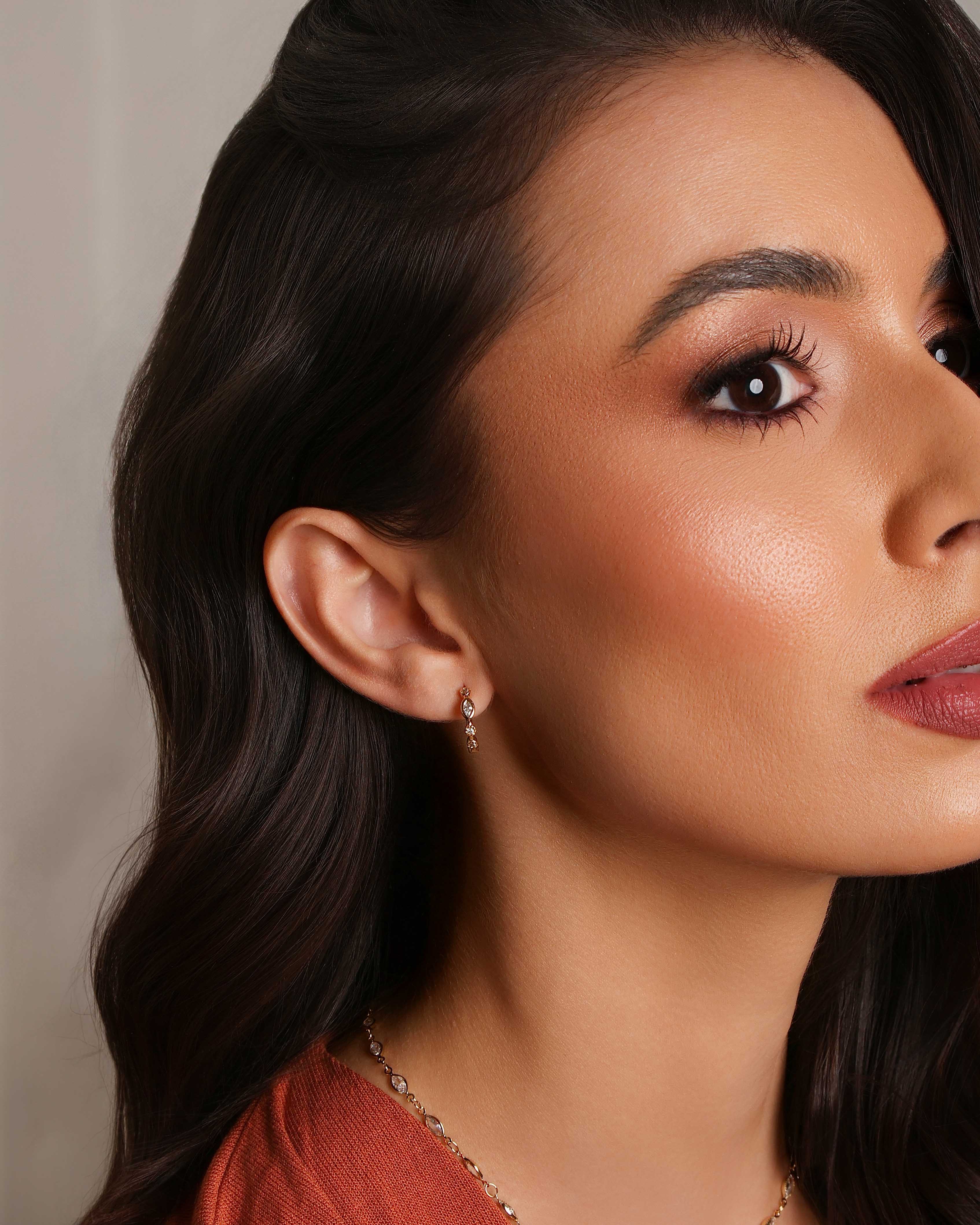 Brinco Argola Ponto de Luz Cravejado Banhado a Ouro 18K