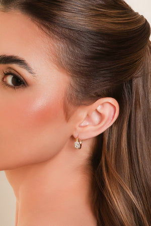 Brinco Argola Detalhada Cravejada Cristal Banhado a Ouro 18K