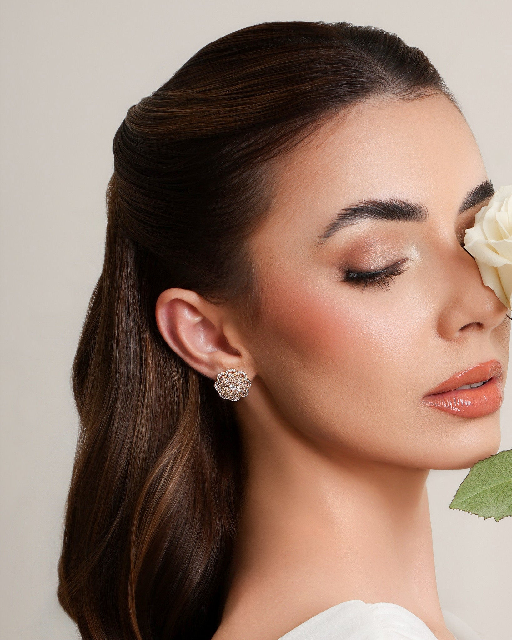 Brinco Flor Cravejado Cristal 1.7 cm Banhado a Ouro 18K