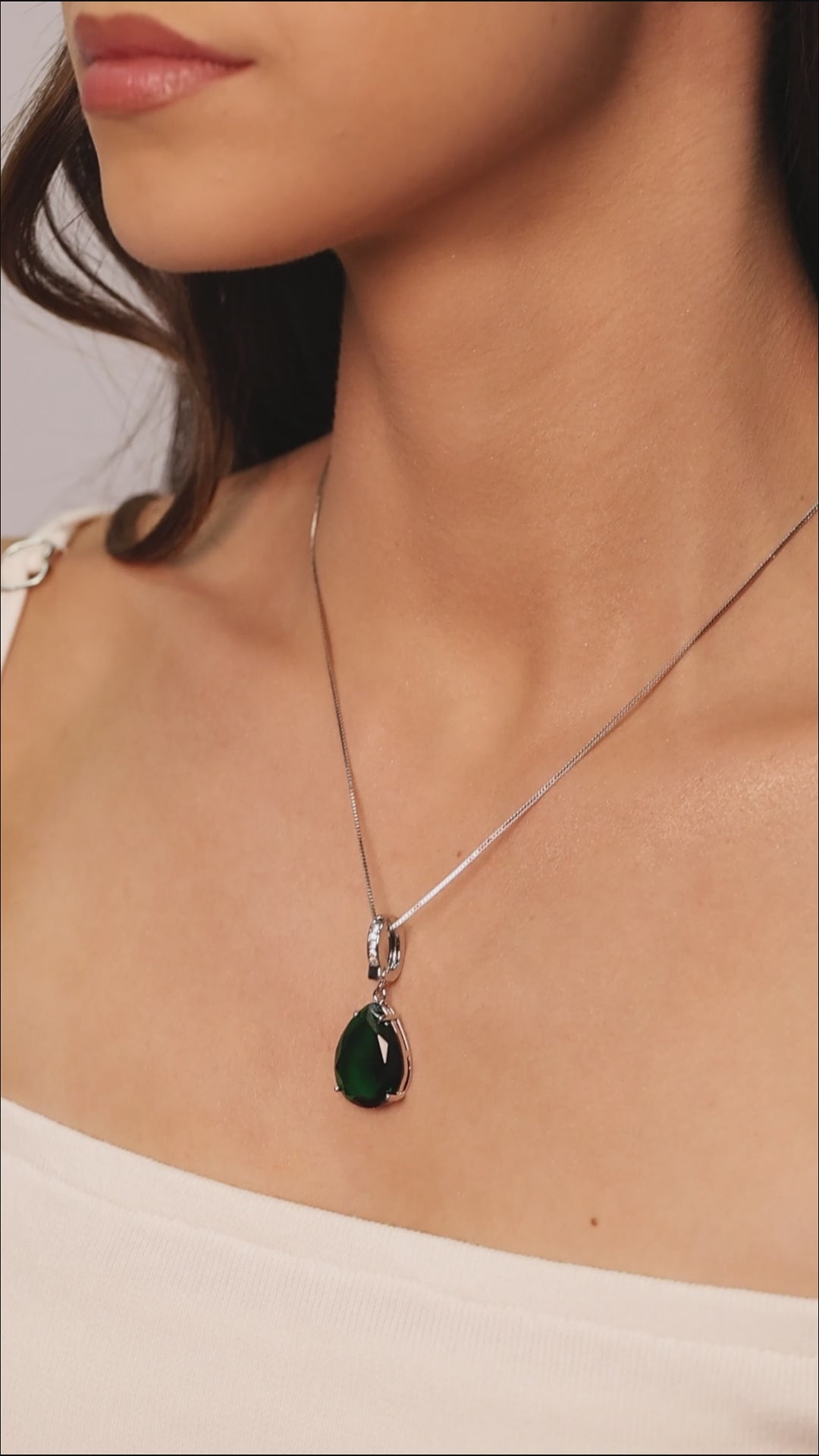 Pingente Gota Esmeralda Cravejada Cristal Ródio Branco