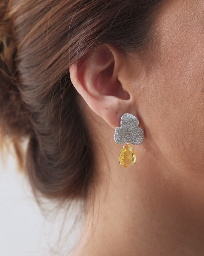 Brinco Folhas Cravejadas Cristal e Gota Pendente Citrino