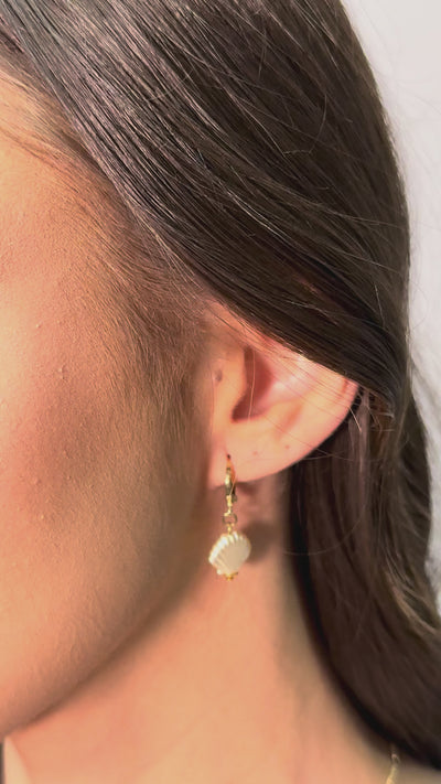 Pulseira Concha Pérola Fecho Gravata Banhado a Ouro 18K