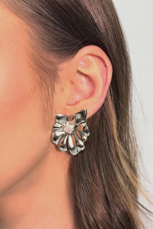 Brinco Flor Detalhada Carré Cristal Ródio Branco