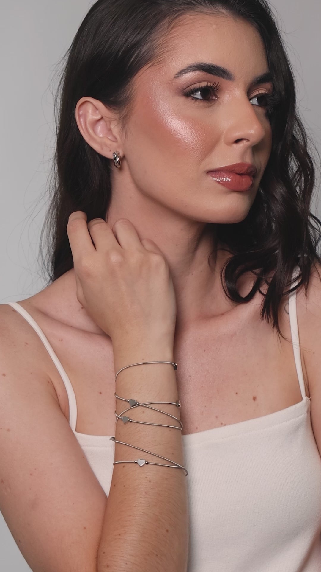 Brinco Vírgula Lisa 6 mm Banhado a Ouro 18K