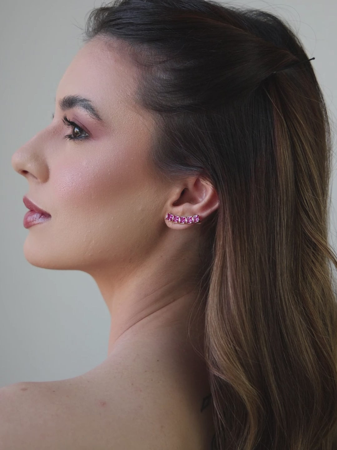 Brinco Ear Cuff Carre Quadrado Fucsia Rosa com Tarraxa Virgula