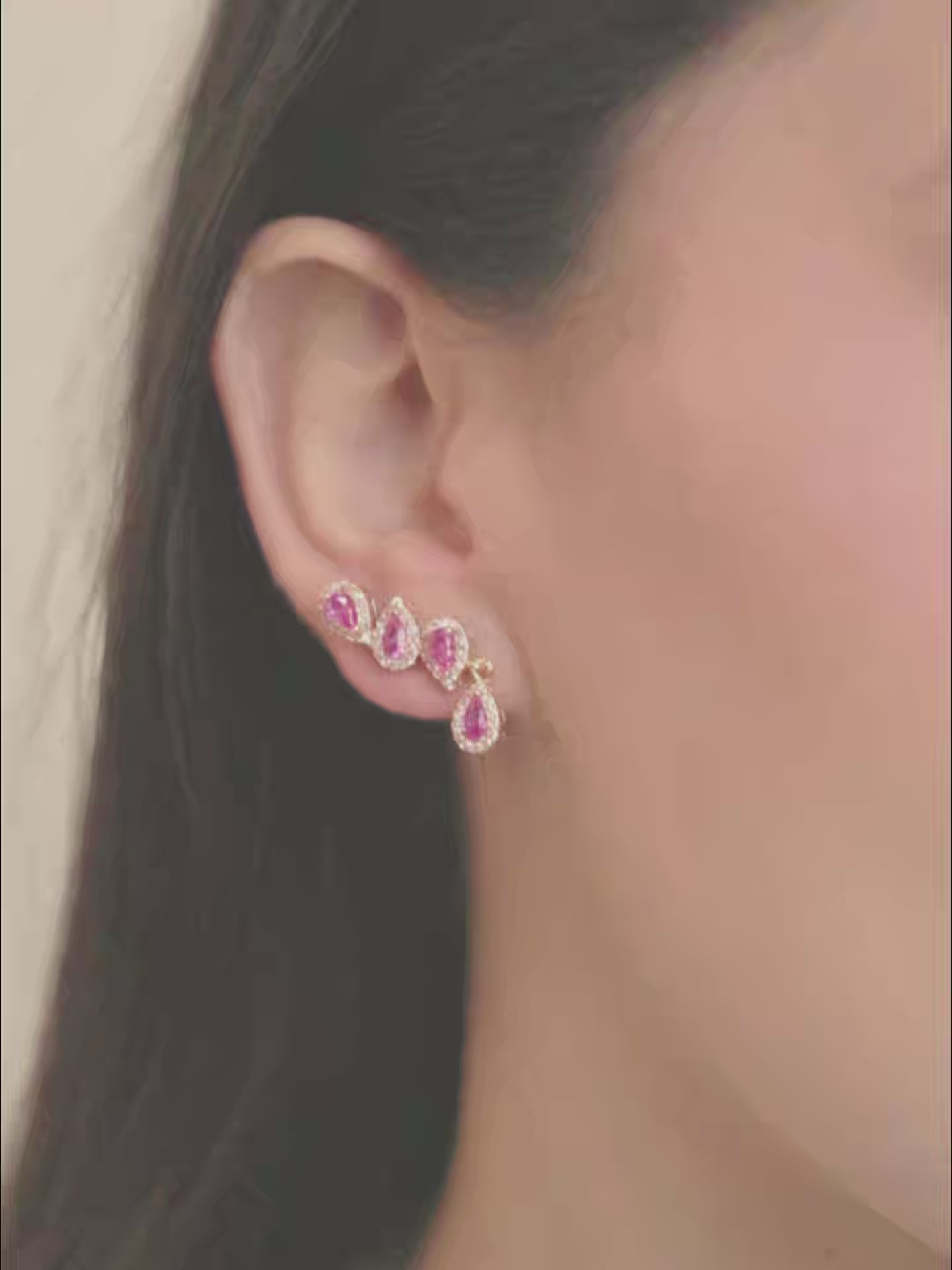 Ear Cuff Rubi Cravejado Cristal com Gota Pendente