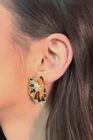 Brinco Flor Detalhada Carré Cristal Banhado a Ouro 18K