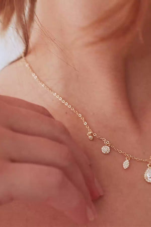 Conjunto Gargantilha com Berloques Cravejados Pingente e Brincos Gota com Borda Cristal